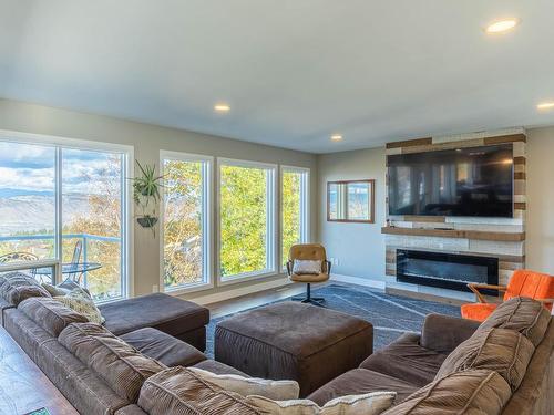 2109 Garymede Drive, Kamloops, BC - Indoor Photo Showing Living Room With Fireplace