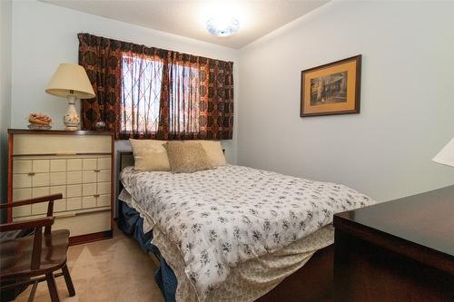 11 Caro Road, Kelowna, BC - Indoor Photo Showing Bedroom