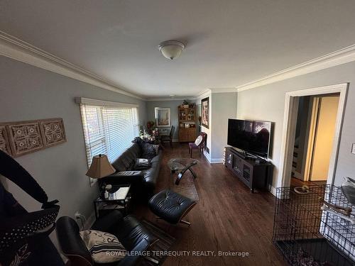 524 Neighbourhood Way, Alta Vista And Area, ON - Indoor Photo Showing Living Room