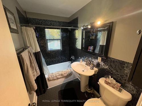 524 Neighbourhood Way, Alta Vista And Area, ON - Indoor Photo Showing Bathroom