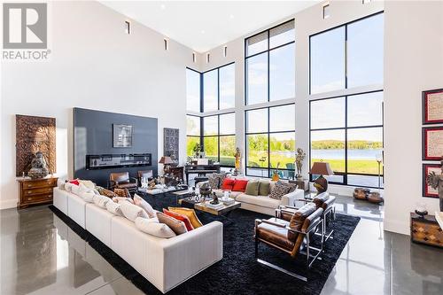 1221 Keast Drive, Sudbury, ON - Indoor Photo Showing Living Room