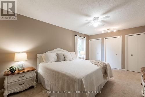 91 Chalfont Road, London, ON - Indoor Photo Showing Bedroom