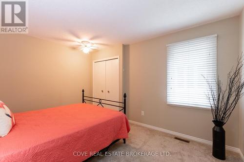 91 Chalfont Road, London, ON - Indoor Photo Showing Bedroom