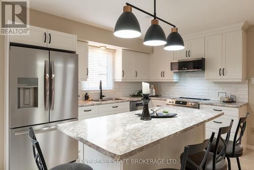 91 Chalfont Road, London, ON - Indoor Photo Showing Kitchen With Stainless Steel Kitchen With Upgraded Kitchen