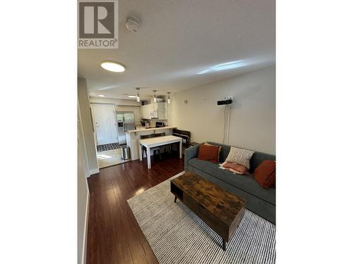 3093 5238 Rochester Avenue, Coquitlam, BC - Indoor Photo Showing Living Room