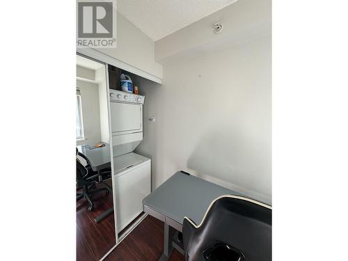 3093 5238 Rochester Avenue, Coquitlam, BC - Indoor Photo Showing Laundry Room