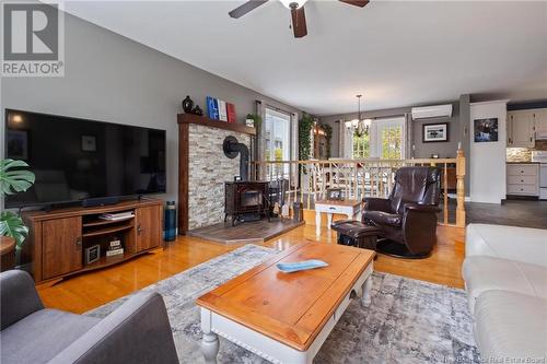 293 Gaspe Street, Dieppe, NB - Indoor Photo Showing Living Room