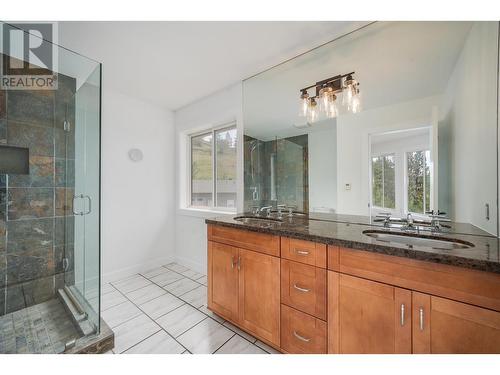 4777 Rockface Road, Kelowna, BC - Indoor Photo Showing Bathroom