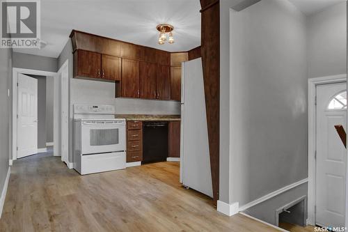 1402 Dover Avenue, Regina, SK - Indoor Photo Showing Kitchen