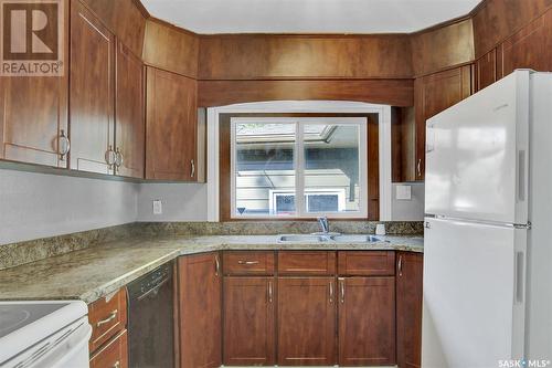 1402 Dover Avenue, Regina, SK - Indoor Photo Showing Kitchen With Double Sink