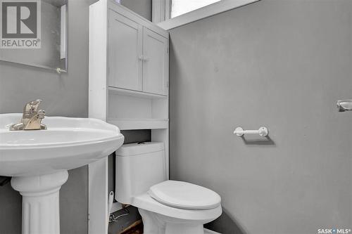 1402 Dover Avenue, Regina, SK - Indoor Photo Showing Bathroom