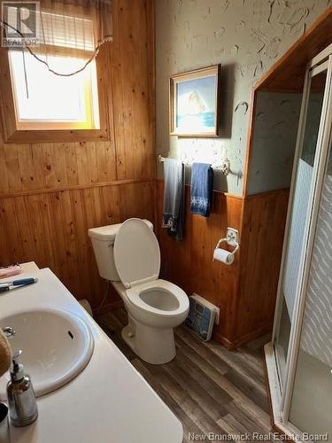 501 Queen Street, Dalhousie, NB - Indoor Photo Showing Bathroom