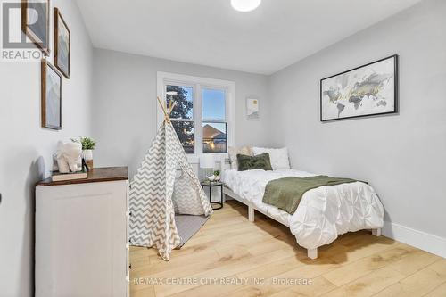 8548 Centennial Road, St. Thomas, ON - Indoor Photo Showing Bedroom