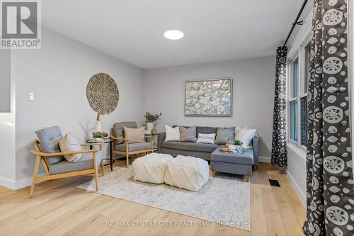 8548 Centennial Road, St. Thomas, ON - Indoor Photo Showing Living Room