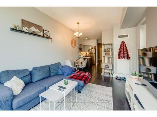 1008-83 Redpath Ave, Toronto, ON - Indoor Photo Showing Living Room