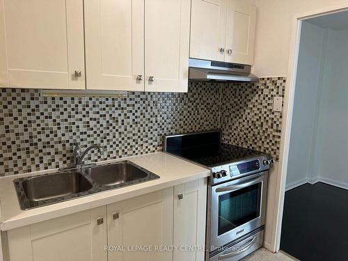 159-1395 Williamsport Dr, Mississauga, ON - Indoor Photo Showing Kitchen With Double Sink