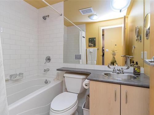 521-409 Swift St, Victoria, BC - Indoor Photo Showing Bathroom