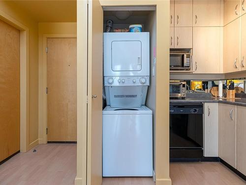 521-409 Swift St, Victoria, BC - Indoor Photo Showing Laundry Room