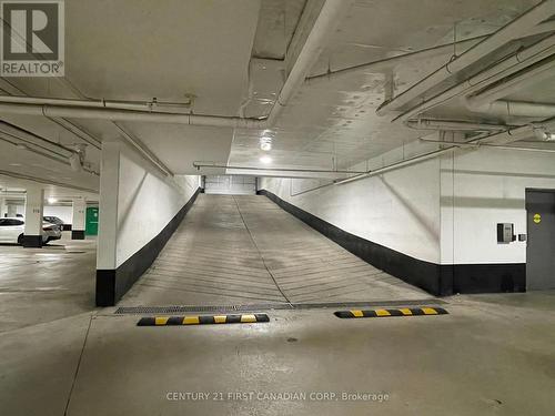 608 - 1117 Cooke Boulevard, Burlington (Brant), ON - Indoor Photo Showing Garage