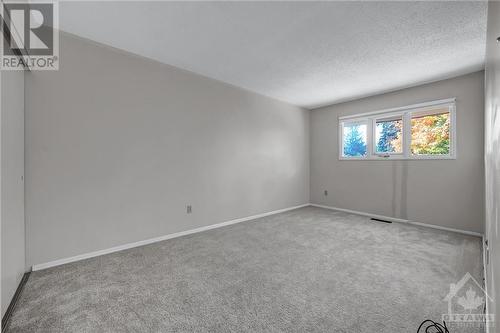 15 Rutherford Crescent, Ottawa, ON - Indoor Photo Showing Other Room