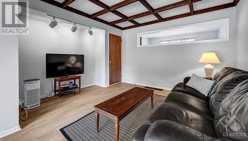 15 Rutherford Crescent, Ottawa, ON - Indoor Photo Showing Living Room