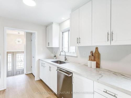 316 Cherokee Blvd, Toronto, ON - Indoor Photo Showing Kitchen