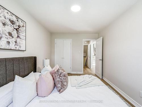 316 Cherokee Blvd, Toronto, ON - Indoor Photo Showing Bedroom