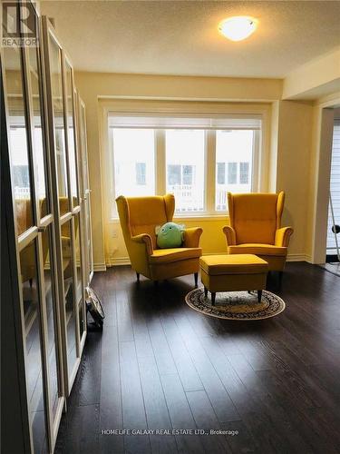 2760 Sapphire Drive, Pickering, ON - Indoor Photo Showing Living Room