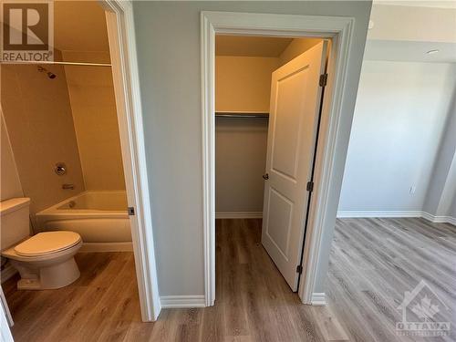 397 Codd'S Road Unit#513, Ottawa, ON - Indoor Photo Showing Bathroom