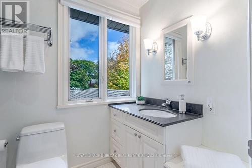 165 Shanley Terrace, Oakville, ON - Indoor Photo Showing Bathroom