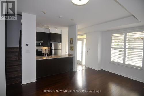 Th5 - 370 Square One Drive, Mississauga, ON - Indoor Photo Showing Kitchen