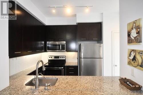 Th5 - 370 Square One Drive, Mississauga, ON - Indoor Photo Showing Kitchen With Upgraded Kitchen