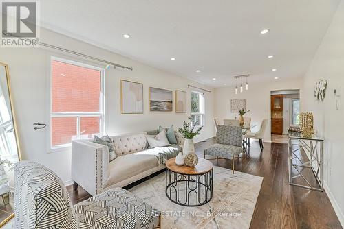 40 Eric Clarke Drive, Whitby, ON - Indoor Photo Showing Living Room