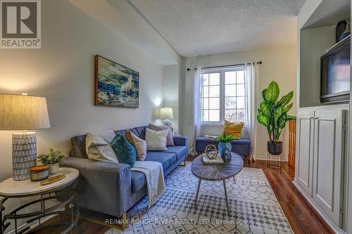 5 - 1623 Pickering Parkway, Pickering, ON - Indoor Photo Showing Living Room