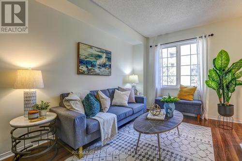 5 - 1623 Pickering Parkway, Pickering, ON - Indoor Photo Showing Living Room