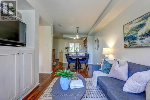 5 - 1623 Pickering Parkway, Pickering, ON - Indoor Photo Showing Living Room