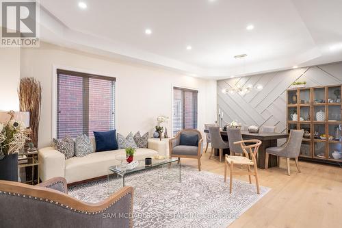 3482 Hideaway Place, Mississauga, ON - Indoor Photo Showing Living Room