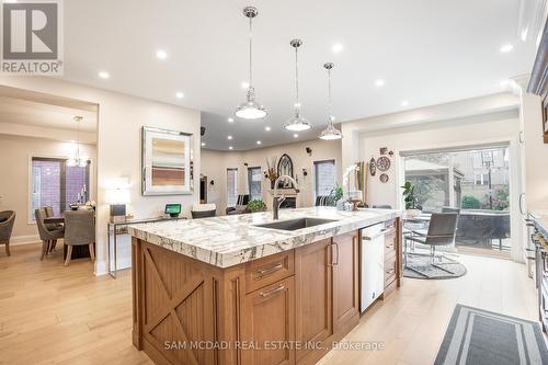 3482 Hideaway Place, Mississauga, ON - Indoor Photo Showing Kitchen With Upgraded Kitchen