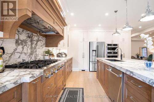 3482 Hideaway Place, Mississauga, ON - Indoor Photo Showing Kitchen With Upgraded Kitchen