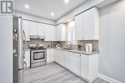 6605 Jazzy Mews, Mississauga, ON - Indoor Photo Showing Kitchen