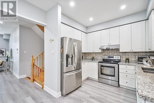 6605 Jazzy Mews, Mississauga, ON - Indoor Photo Showing Kitchen With Stainless Steel Kitchen