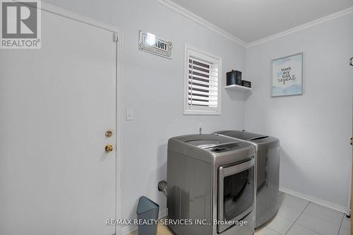 27 Fenflower Court, Brampton, ON - Indoor Photo Showing Laundry Room