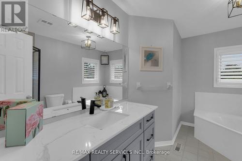 27 Fenflower Court, Brampton, ON - Indoor Photo Showing Bathroom