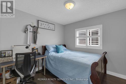 27 Fenflower Court, Brampton, ON - Indoor Photo Showing Bedroom