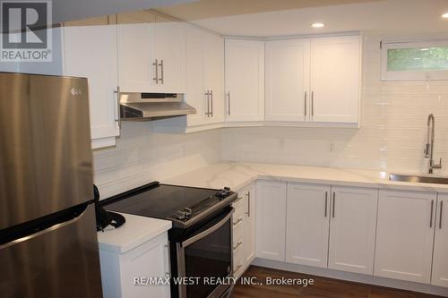 139 Mellow Crescent, Caledon, ON - Indoor Photo Showing Kitchen