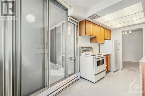 530 Laurier Avenue Unit#507, Ottawa, ON - Indoor Photo Showing Kitchen