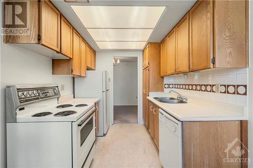 530 Laurier Avenue Unit#507, Ottawa, ON - Indoor Photo Showing Kitchen With Double Sink