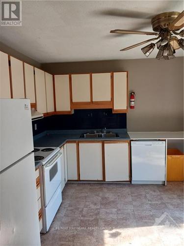 16 Craig Street, Perth, ON - Indoor Photo Showing Kitchen With Double Sink