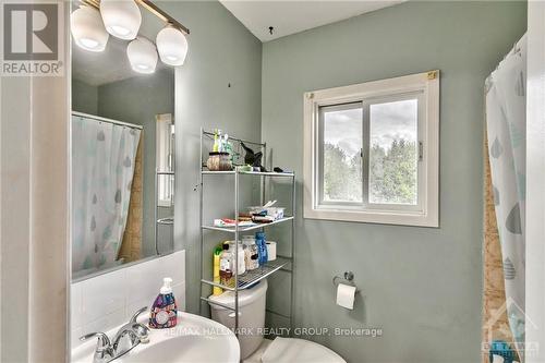 14 Craig Street, Lanark, ON - Indoor Photo Showing Bathroom