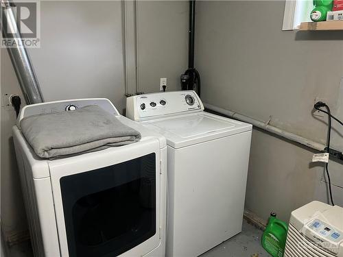 12 Craig Street, Perth, ON - Indoor Photo Showing Laundry Room